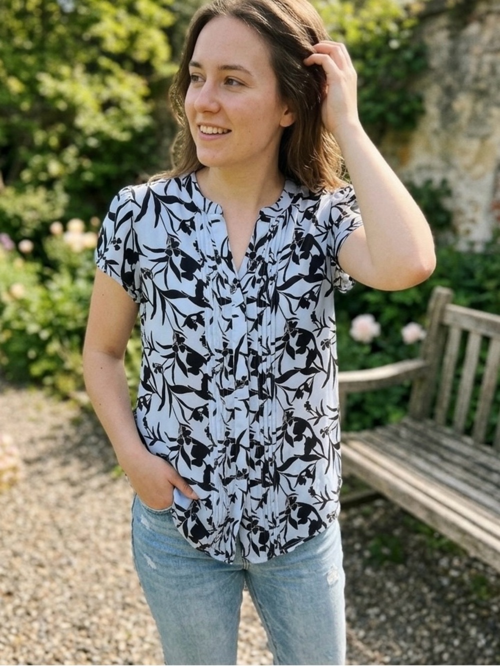 Ann Taylor Black & White Floral Pintuck Short Sleeve Blouse